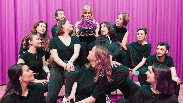 ‘Qui soc jo quan ningú em mira’, una reflexió teatral sobre la identitat
