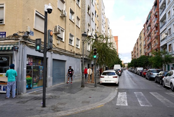 El Ayuntamiento refuerza la presencia policial en Orriols para evitar 