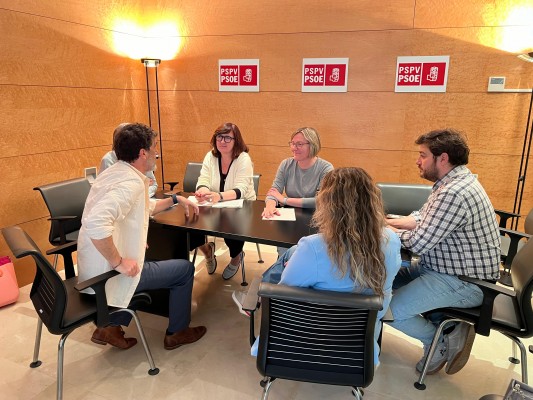 El PSPV se reúne los vecinos de Nules para escuchar sus demandas acerca de la regeneración de la costa
