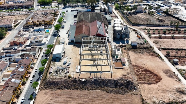 Bodegas Pinoso amplía cooperativa y vino: invierte 1,3 millones y producirá 1,7 millones de botellas 