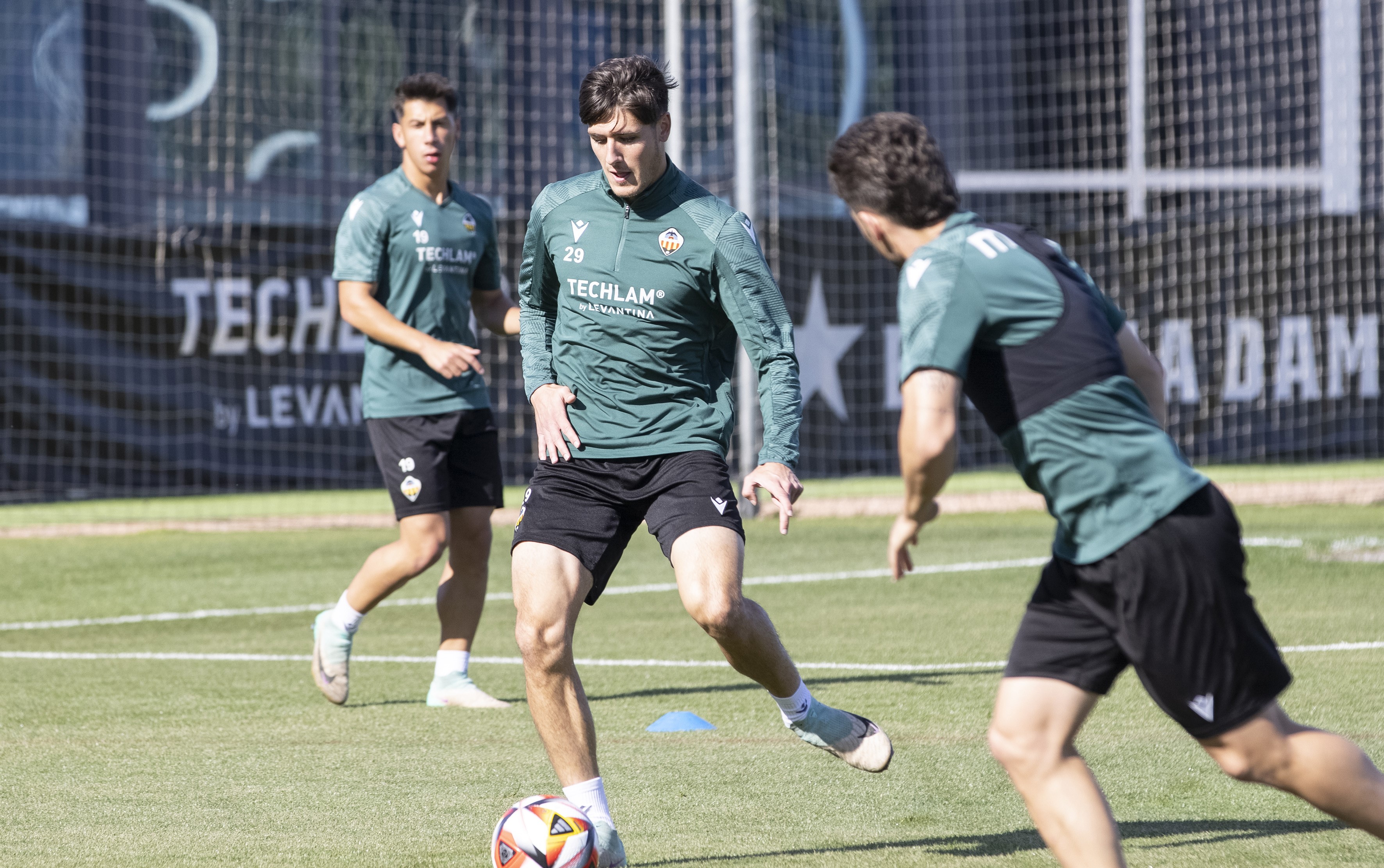 El Castellón despide la fase regular en busca del récord de puntos en Primera RFEF