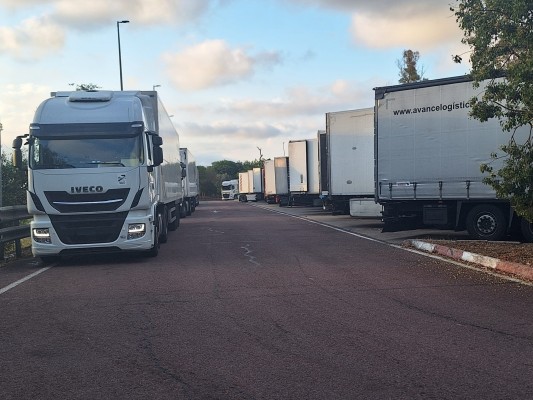 El Ministerio ampliará las áreas de servicio de la AP-7 en Castellón por el colapso de camiones