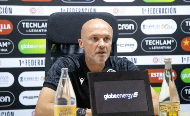 Schreuder quiere un Castellón que aspire a “dar la sorpresa” la próxima temporada