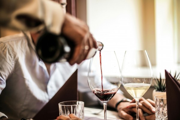 El beneficio de ingerir folato para el cáncer de estómago desaparece con más de dos copas de alcohol