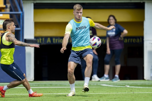 El Villarreal despide la temporada en El Sadar con el objetivo de coronar a Sørloth y Baena
