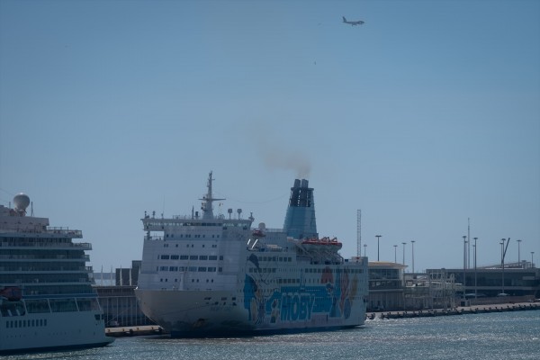 El Ayuntamiento de Barcelona negocia con el Puerto la limitación de cruceros