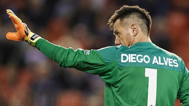 Diego Alves no tiene intención de irse y eso obligaría a Ryan a buscar equipo