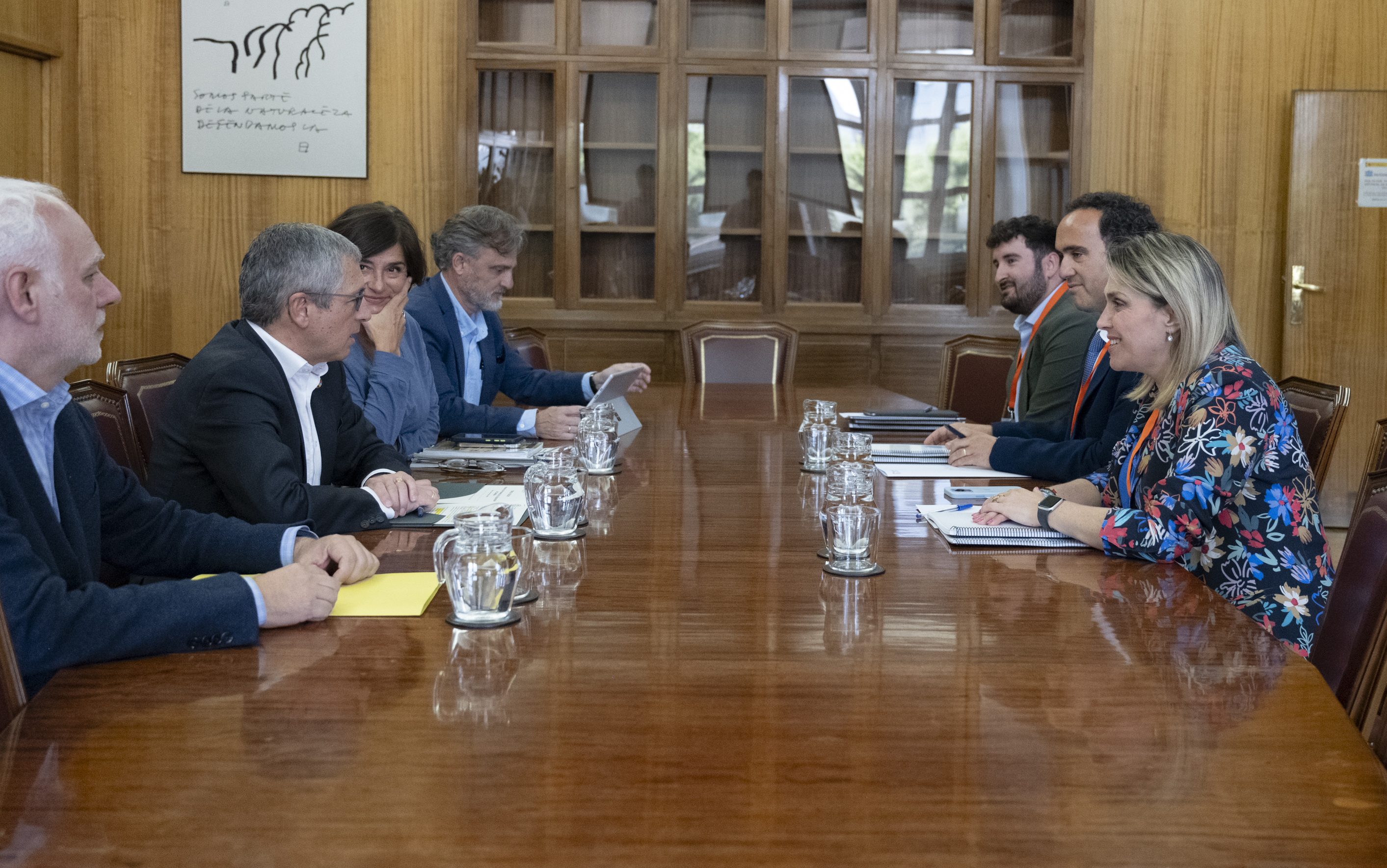 Barrachina reivindica en Madrid inversiones en la costa... pero el Gobierno no da plazos