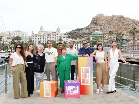 Sergi Miralles presenta su ópera prima 'L'àvia i el foraster' en el Festival de Cine de Alicante 

