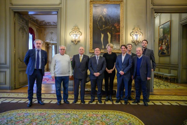 Albares defiende la calidad de productos españoles ante importadores alimentarios y hortofrutícolas