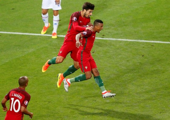 André Gomes atrae las miradas en el estreno de Portugal