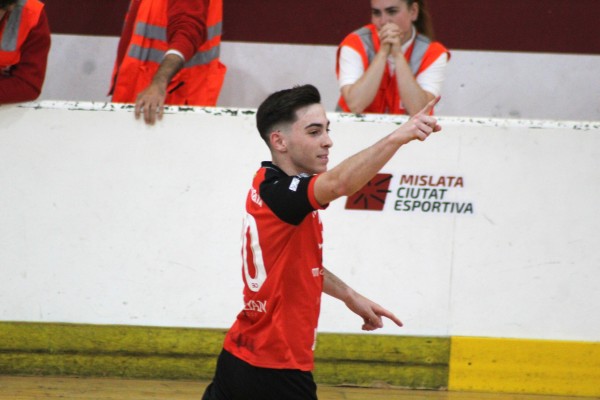 El TM Benidorm anuncia el fichaje del extremo internacional juvenil Hugo Villa
