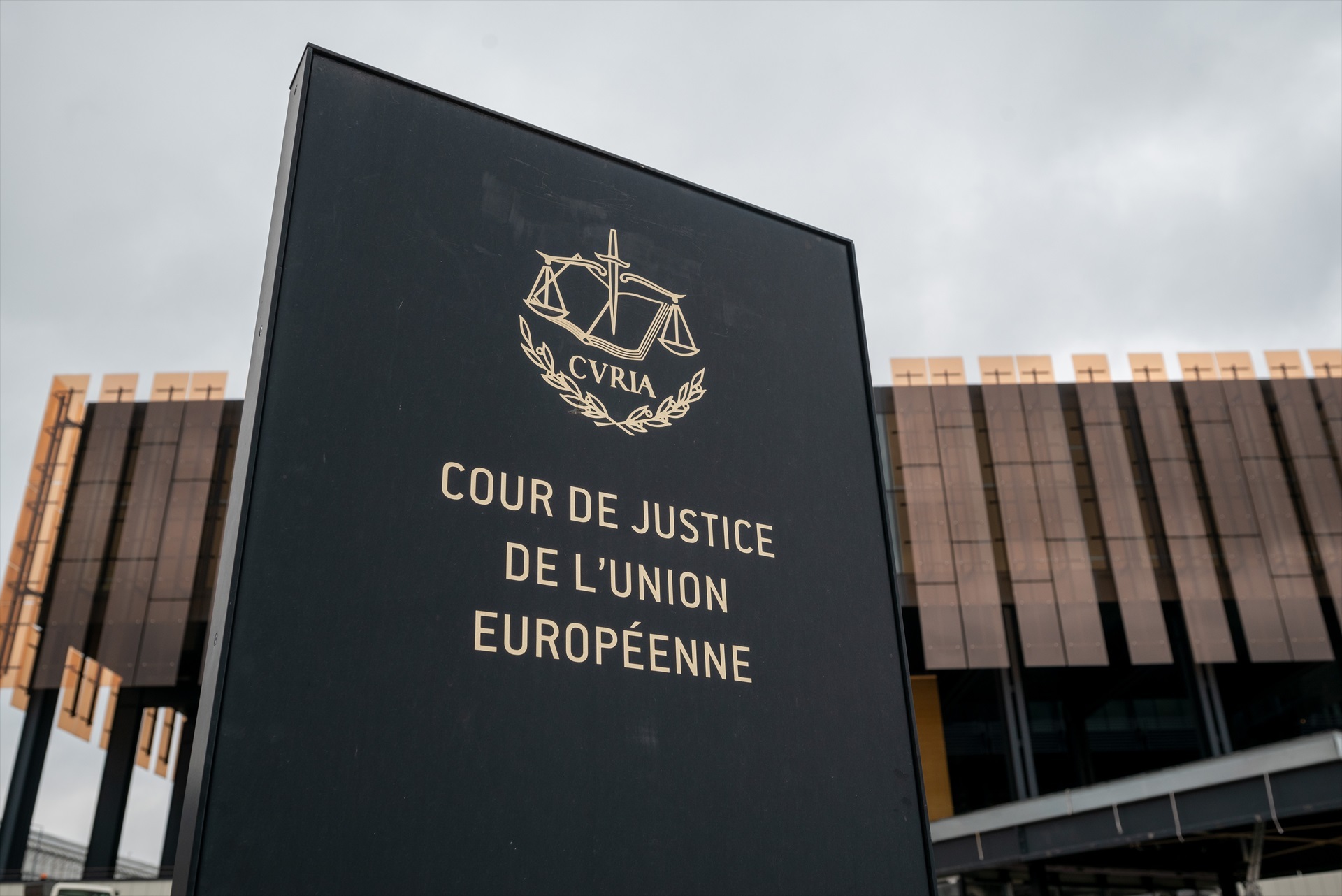 Bruselas lleva a España al TJUE por la Directiva de fusiones empresariales
