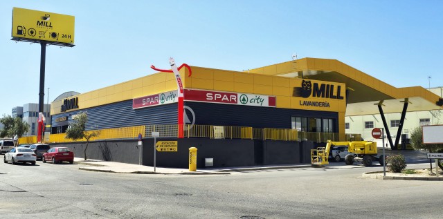 Spar Sureste abre un nuevo supermercado con gasolinera y lavandería en Ceutí