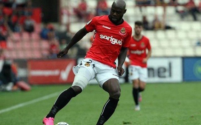 
Emaná está muy lejos de renovar con el Nàstic