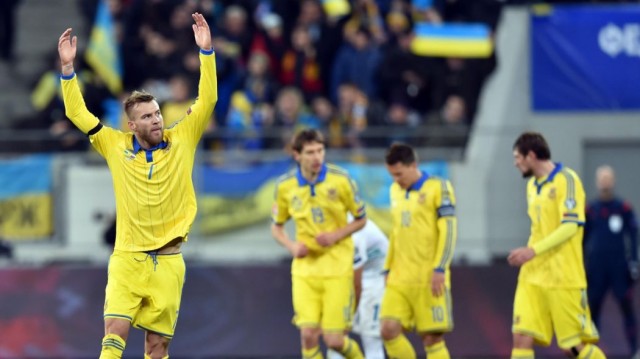 Ucranianos y norirlandeses se juegan la supervivencia en la Eurocopa