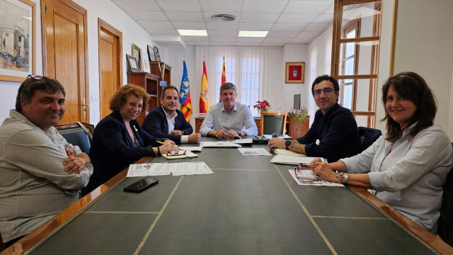 La Vila y la Cámara de Comercio acuerdan ofrecer cursos de formación para jóvenes