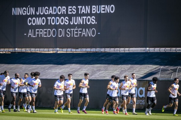 El Valencia vuelve sin Gayà para encarar su última semana de competición