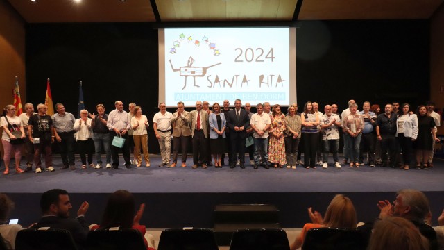 Benidorm homenajea a sus funcionarios jubilados y con 25 años de antigüedad por Santa Rita 