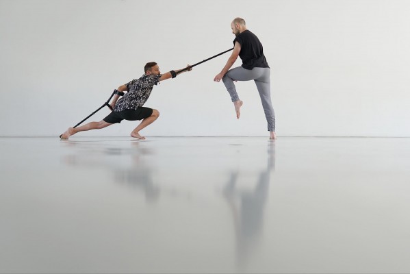 Sharon Fridman presenta este viernes en el TCM su obra 'Go Figure', protagonizada por dos bailarines con distonía