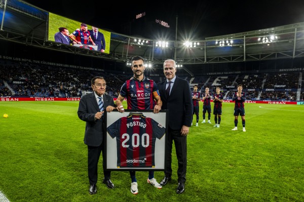 El Levante puede despedirse de su afición con el futuro de ocho jugadores en el aire
