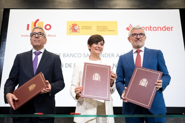 Rodríguez firma con el Santander su adhesión a la línea de avales ICO para la entrada de una vivienda