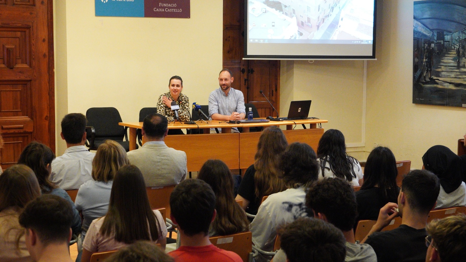 Alumnos de un instituto de la Vall d'Uixó crean una guía para impulsar comercios locales sostenibles
