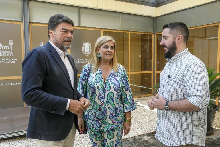 Vox retira apoyo al PP de Alicante y deja en el aire la norma sobre las terrazas por los 'puntos violeta'