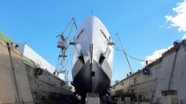 Navantia Cartagena recibe el primer yate en el dique seco tras modernizarlo e invertir 2,5 millones de euros