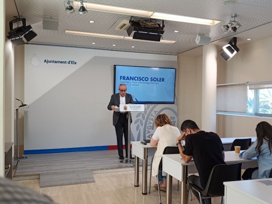 El primer préstamo de PP y Vox en Elche se reduce a 14,3 millones al dar de baja partidas consignadas