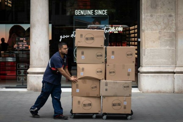 Nuevo batacazo para el sector servicios: las ventas caen un 9,8% en la Región y vuelven a la cola del país