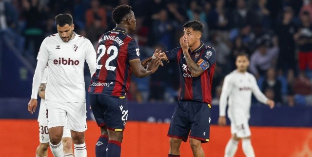 El Levante, obligado a ganar sus dos partidos y a esperar que fallen cuatro rivales