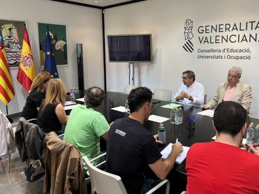Educación defiende la ley de libertad educativa y la Plataforma la tacha de 