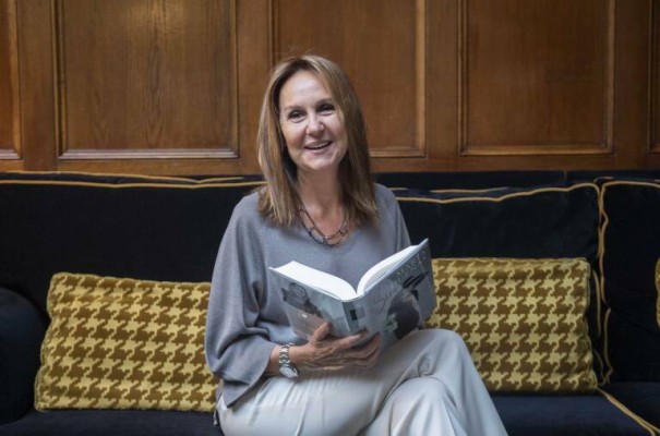 María Dueñas visitará la biblioteca intercultural  'La botica del Libro' para un encuentro con los lectores
