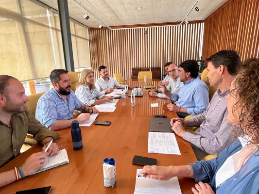 PP y Vox reeditan su pacto presupuestario en Alicante y ratifican su alianza sobre la ZBE
