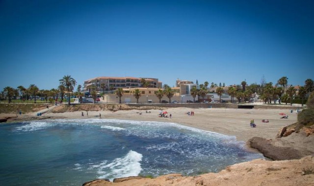 Tres empresas optan al contrato de socorrismo de Orihuela por 3,8 millones de euros