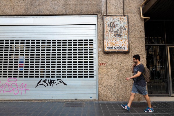 València sigue perdiendo comercio local: la histórica tienda Centromúsica baja la persiana