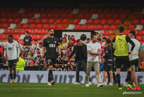 La plantilla del Valencia, frustrada por el final de temporada