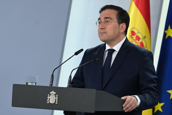 Albares convoca al embajador argentino en España y amenaza con romper relaciones