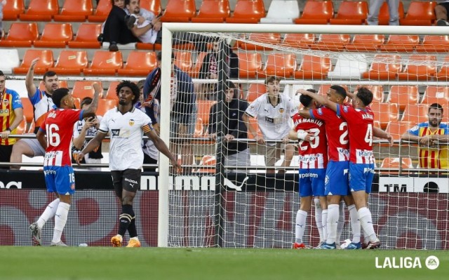 El Valencia cifra en 36.138 la asistencia a Mestalla pese a la protesta contra Lim

