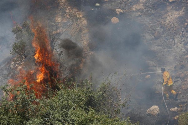 La UME despliega 229 militares para el incendio forestal de Bolbaite