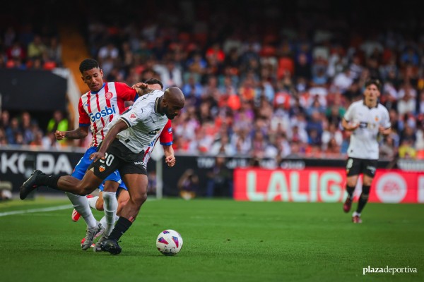 El Girona noquea a un Valencia sin puntería