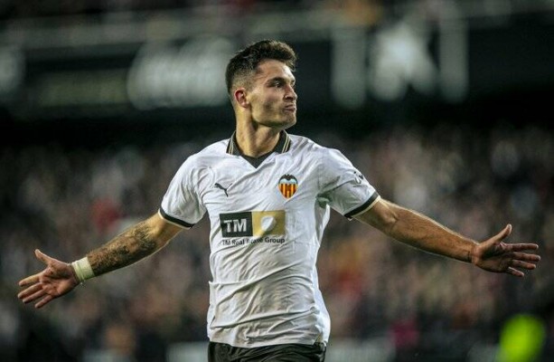 Hugo Duro, baja en Vigo por sanción
