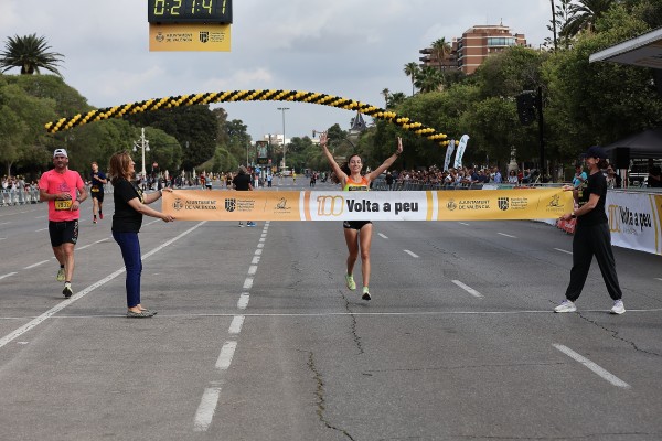Nacho Giménez y María Ureña ganan en el centenario de la Volta a Peu a Valéncia
