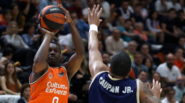 La zona 2-3 cortocircuita al Valencia y Dustin Sleva da el primer punto a Murcia