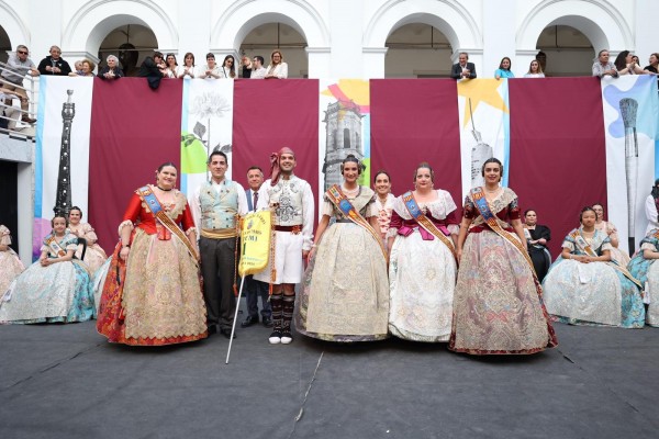 La Falla Barri L'Escorredor se hace con el primer premio de las Cruces de Mayo en Burriana