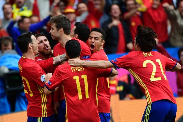 España se enfrenta a Turquía con los octavos en el horizonte 