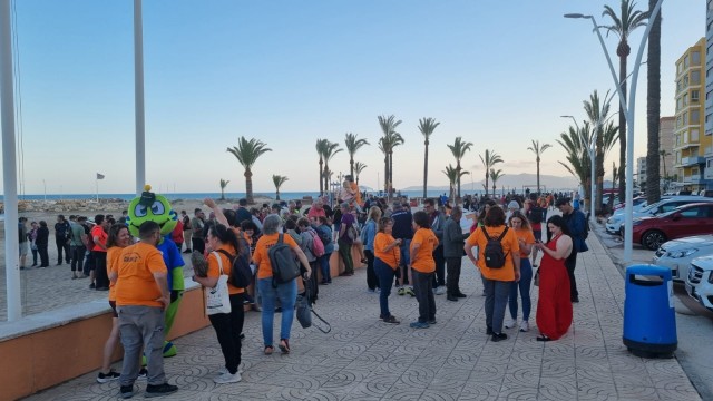 Geocastellón 2024 provoca colas de aficionados en la playa y la ampliación de horarios en Torreblanca