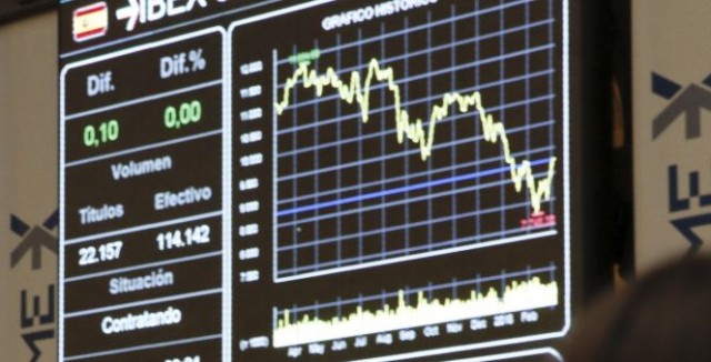 Del mal, el menos: el Ibex 35 reduce a la mitad las pérdidas de la apertura