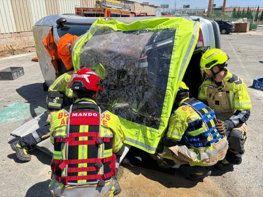 Bomberos del SPEIS de Alicante compiten en el encuentro nacional de rescates de tráfico